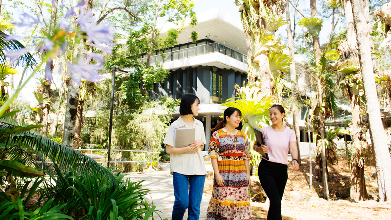 SCU English College students at the Learning Centre on the Lismore campus