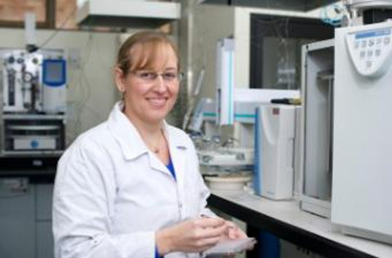 Associate Professor Joanne Oakes in the laboratory